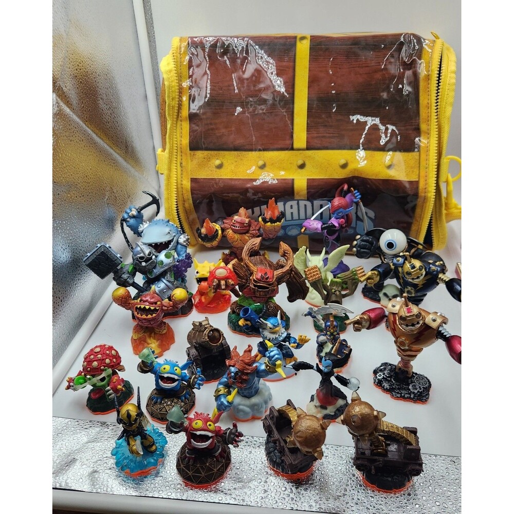 Lot Of 23 Skylanders & Adventure Treasure Chest Official Storage Bag Carry Case